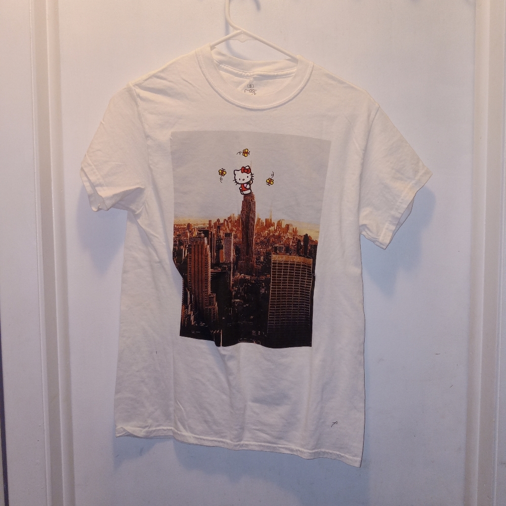 HELLO KITTY SCREEN TEE SIZE SMALL